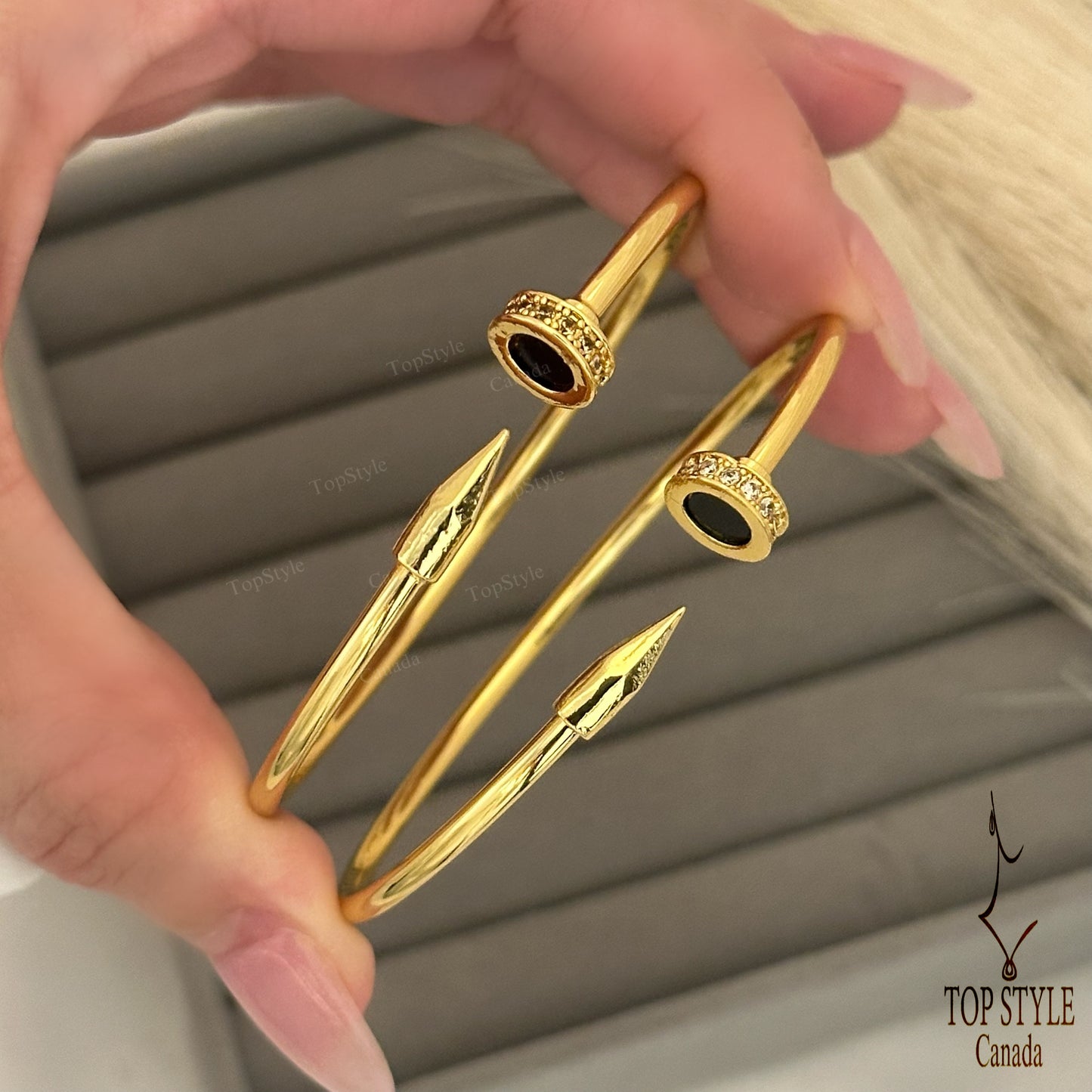 Gold-Plated Classic Cuff Bracelet – Black Touch