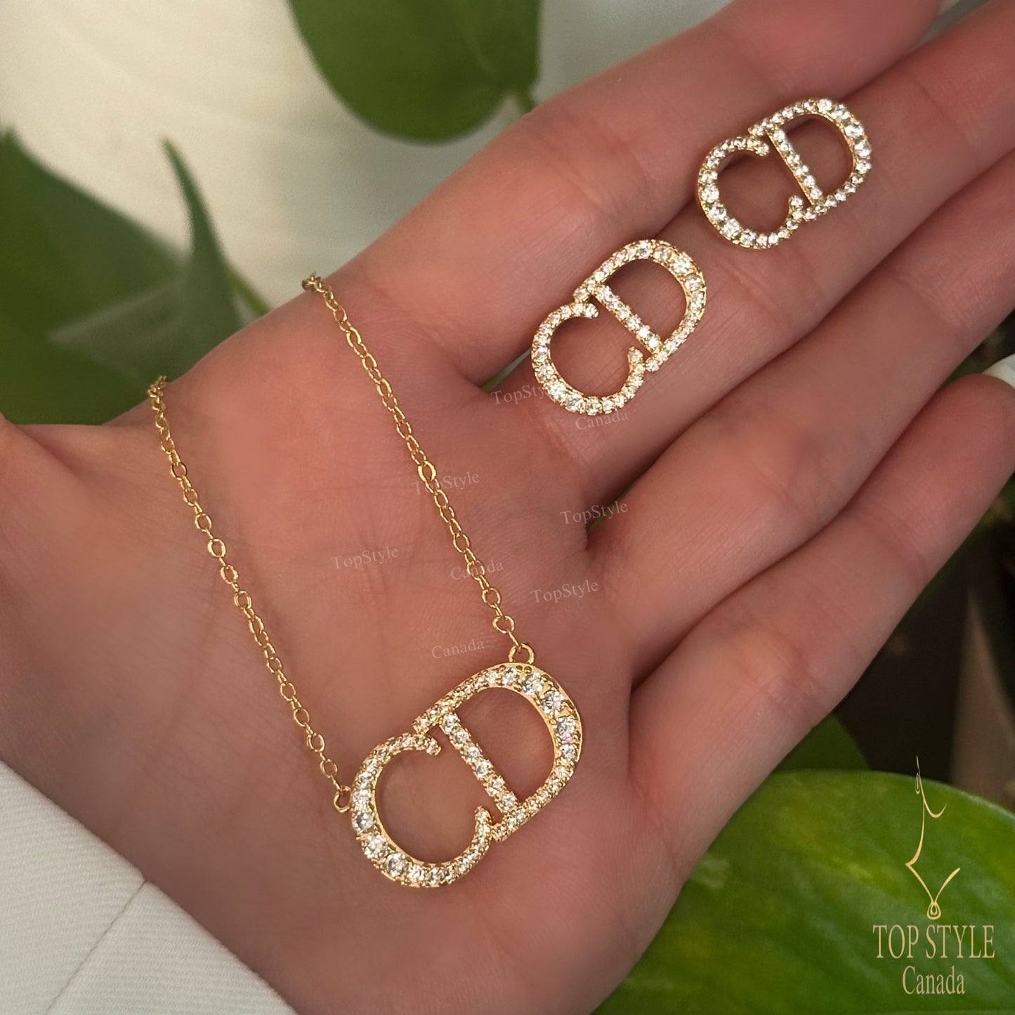 Gold-Plated Sparkling elegant Half Set (Necklace + Earrings)