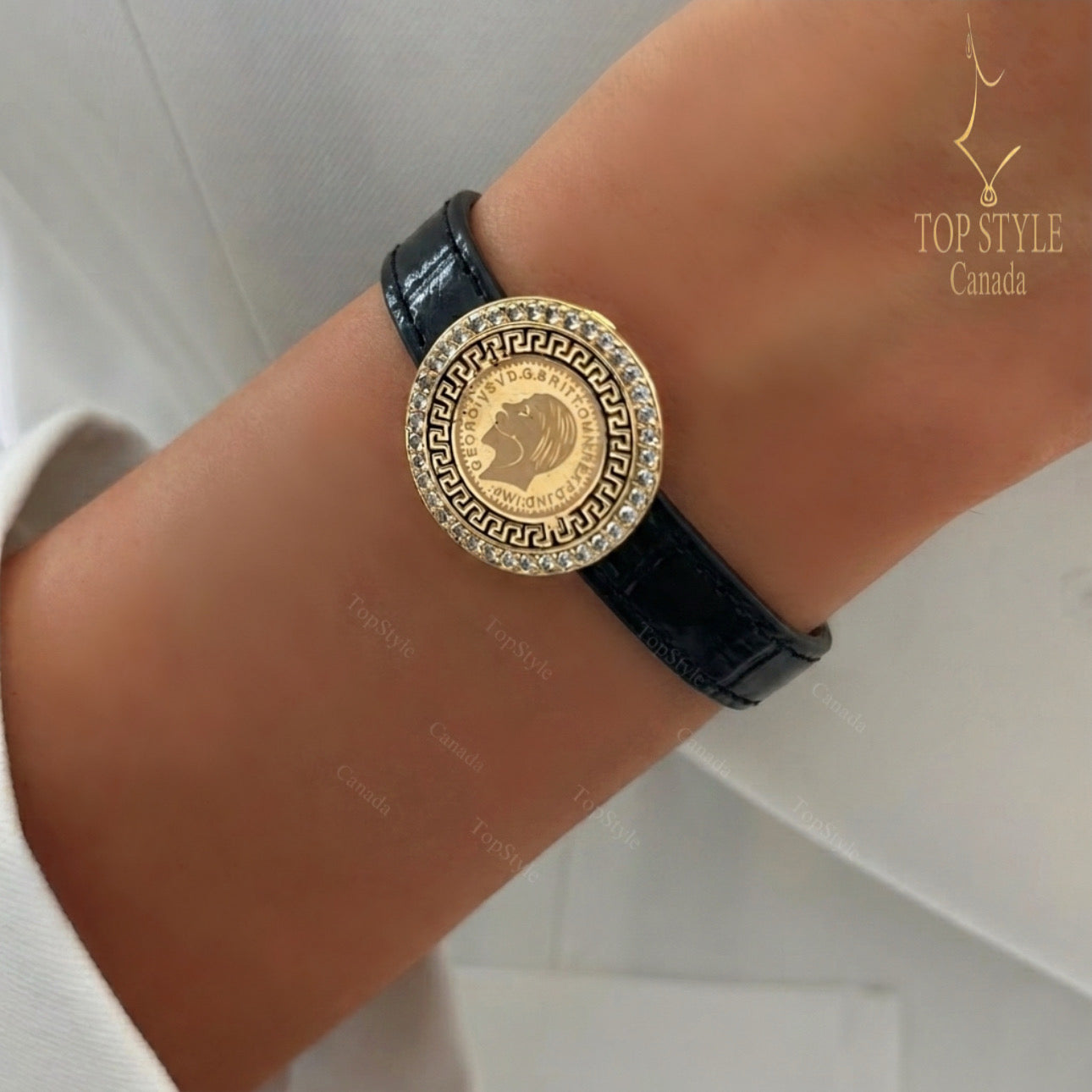 Bracelet en cuir avec breloques