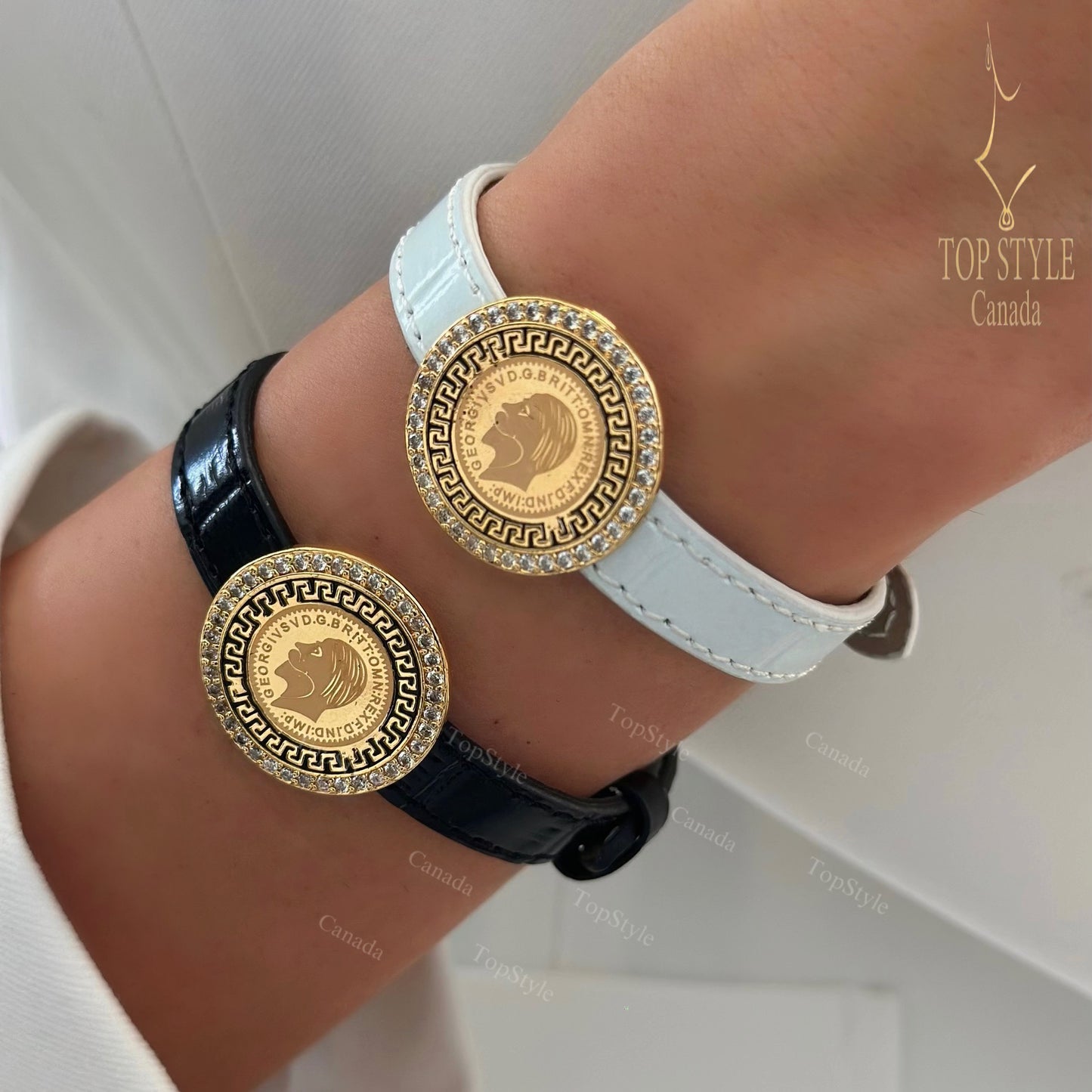 Bracelet en cuir avec breloques